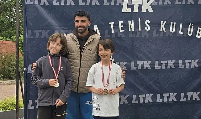Minikler tenis turnuvasından başarılarla döndü