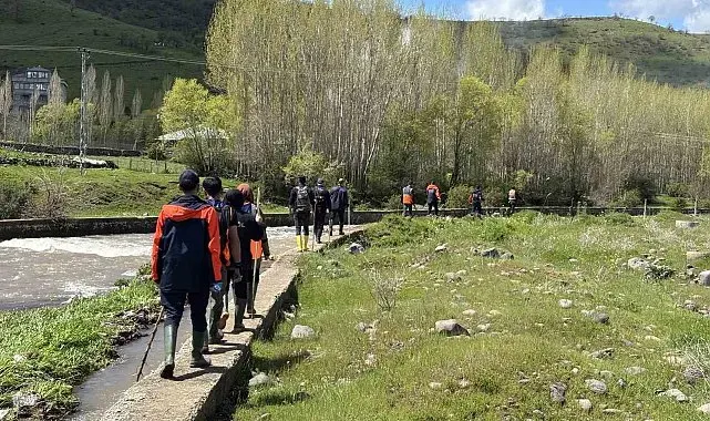 Bingöl'de kayıp emekli öğretmeni 229 personel arıyor