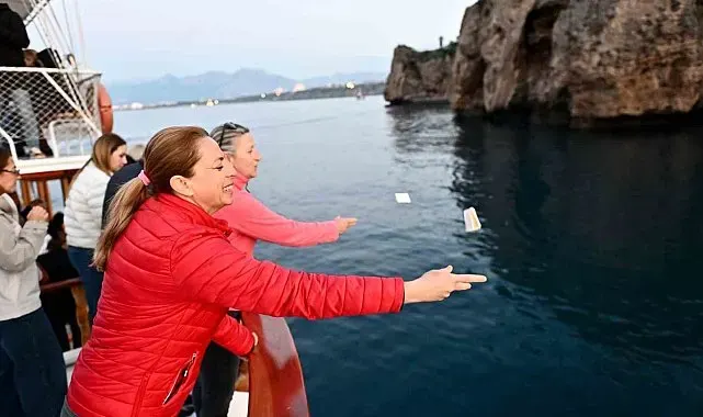 Hıdırellez'de dilekler Akdeniz'in mavi sularına bırakıldı
