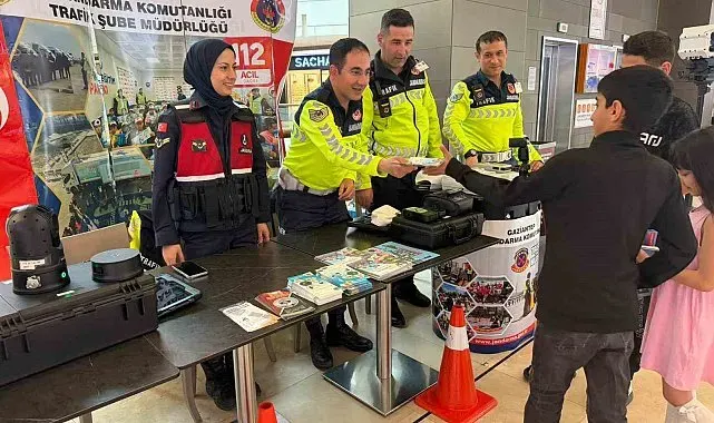 Jandarmadan vatandaşlara trafik kuralları hakkında bilgilendirme faaliyeti