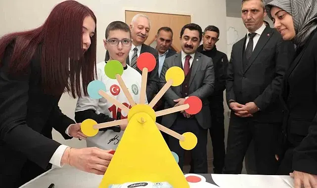 Bayburt'ta özel öğrenciler projelerini fuarda tanıttı