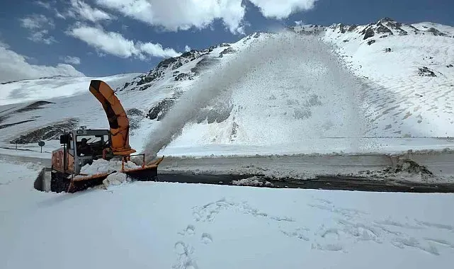Bahçesaray yolunda çalışmalar devam ediyor