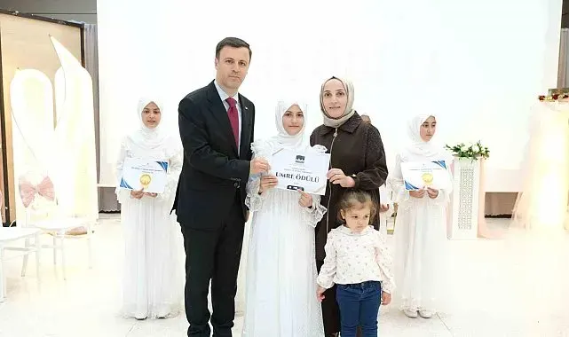 Erzincan'da hadis yarışmasında dereceye girenler ödüllendirildi