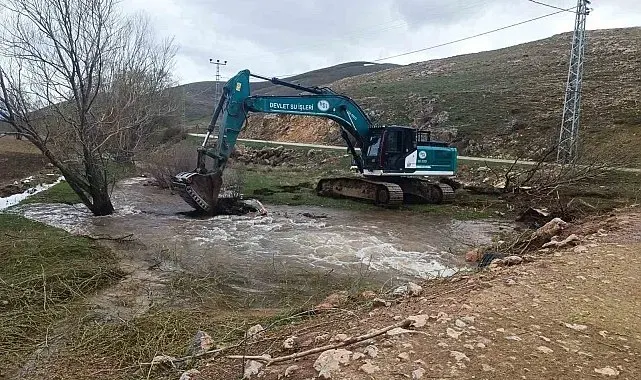 Bayburt'ta kar sularına karşı dere yataklarında önlem alındı