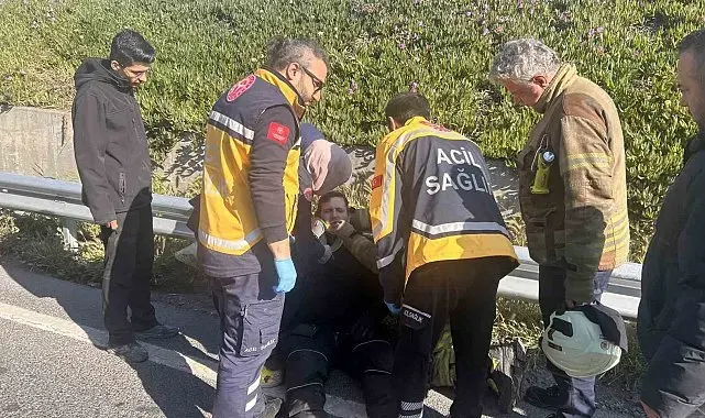 Bakırköy'de kamyonete çarpan motosikletli yaralandı