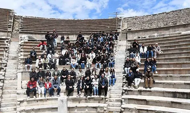 Üniversite öğrencilerine Bergama ve Ödemiş gezisi