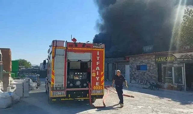 Edremit Yolören'de korkutan yangın: 5 iş yeri zarar gördü