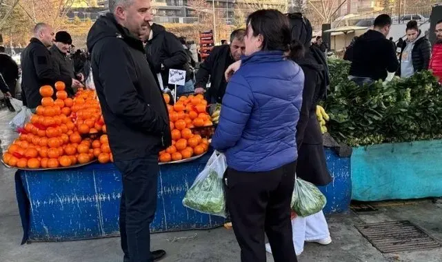 Pursaklar Belediye Başkanı Çetin'den pazar yeri ziyareti