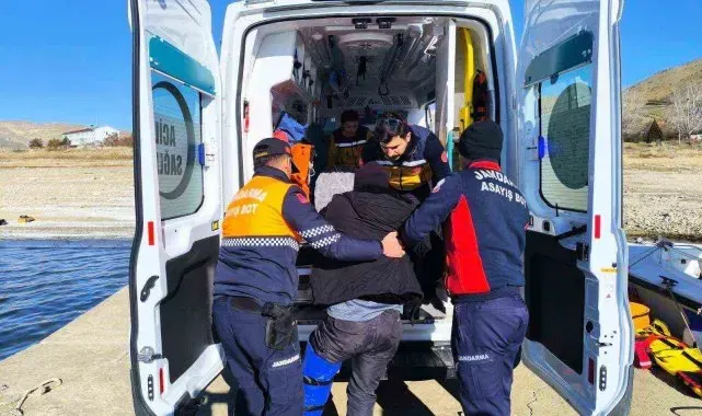 Balık tutarken kayalıktan düşen vatandaş kurtarıldı