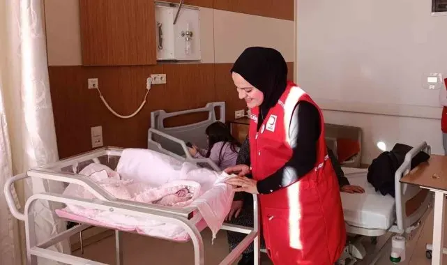 Kızılay'dan yeni yılın ilk bebeklerine "Sevgi Bohçası" hediye