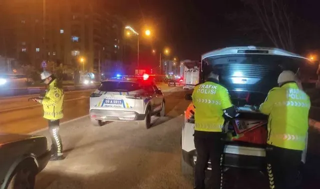 Aydın'da Bölge Trafik Müdürlüğü ekipleri gece boyunca mesai yaptı