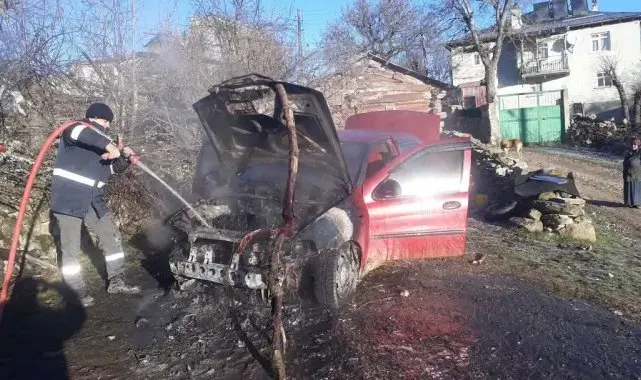 Park halindeki otomobilde çıkan yangın söndürüldü