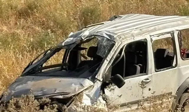 Siirt'te hafif ticari araç takla attı: 1 yaralı