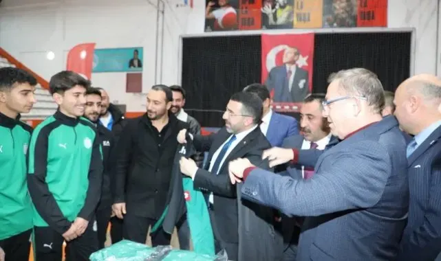 Kars'ta amatör spor kulüplerine malzeme desteği