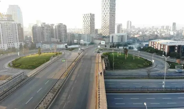 Yılın ilk gününde İstanbul'da yollar boş kaldı