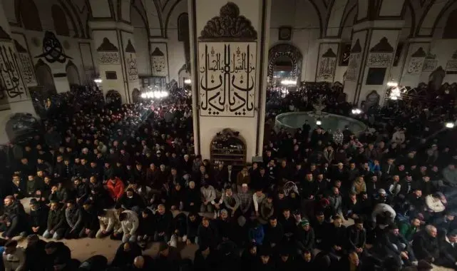 Yılın ilk sabah namazında binlerce vatandaş Ulucami'ye akın etti