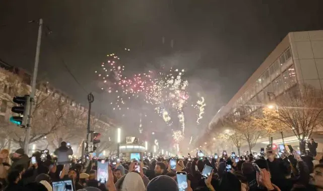 Berlin 2025'e havai fişek gösterileriyle girdi