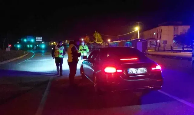 Burdur Tefenni'de yılbaşı tedbirleri sabah saatlerine kadar sürecek