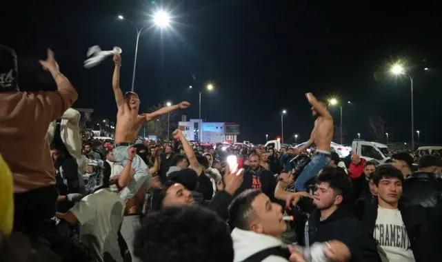 Samsun'da yüzlerce vatandaş yeni yılı coşkuyla kutladı