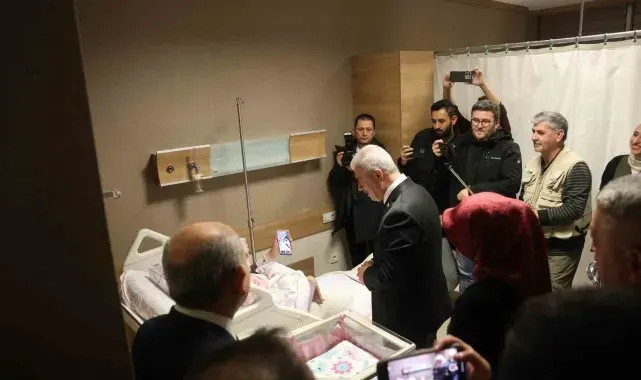 Konya'da yılın ilk bebeğini görevdeki asker babası görüntülü aramayla gördü