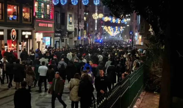 Taksim Meydan'ında yılbaşı yoğunluğu havadan görüntülendi