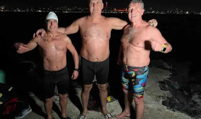 Buz gibi suda yüzerek 2025'e girdiler