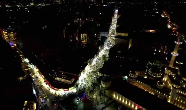 Yılbaşına saatler kala vatandaşlar Taksim Meydanı'na gelmeye başladı