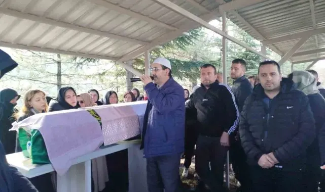 Başından silahla vurulmuş halde bulunan genç kız son yolculuğuna uğurlandı