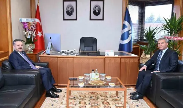 Vali Aksoy'dan Anadolu Üniversite rektörüne ziyaret
