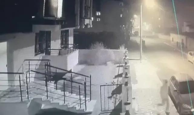 Önce ayakkabıyı çaldı daha sonra çaldığı ayakkabı ile arkadaşlarına hava attı