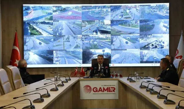 İzmir Valisi Elban: "Yeni yıl için 15 bin 124 personelimiz sabaha kadar görev yapacak"