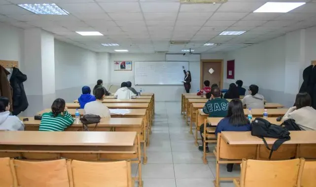 Sınav yolunda gençlere Esenyurt Belediyesi'nden eğitim desteği