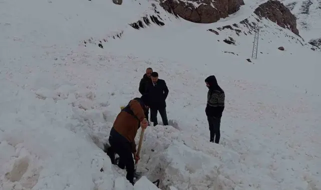 Şırnak'ta çığ altından sağ kurtulan kepçe operatörü: "Arkadaşlarıma can borçluyum, komutanımız beni sırtında taşıdı"