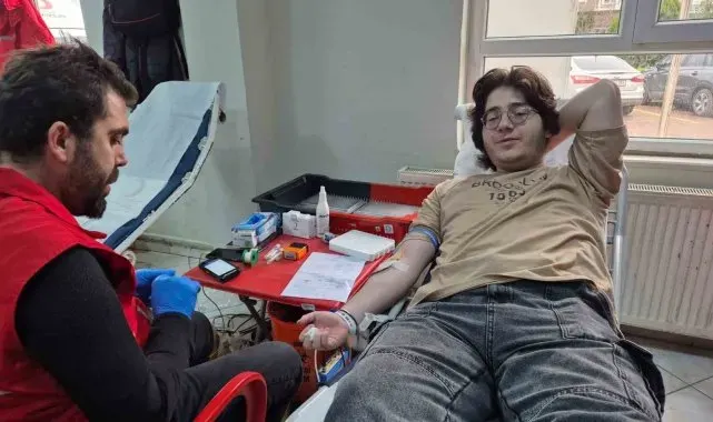Üniversite öğrencilerinden kan bağışı