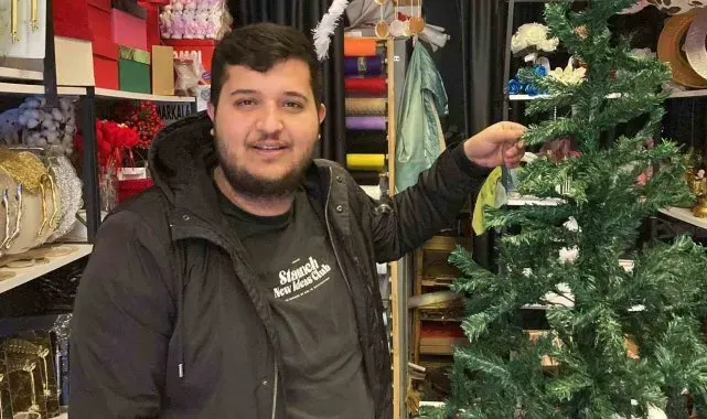 Bu da oldu: Dükkanın önündeki çam ağacı çalındı