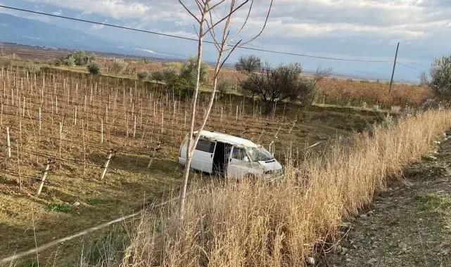 Kontrolden çıkan araç üzüm bağına uçtu