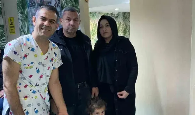 18 yıl sonra çocuk sahibi olan aile, tedavi gördükleri doktorla bir araya geldi