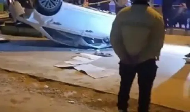 Otomobil park halindeki araç ile trafoya çarpıp devrildi: 1 ölü, 3 yaralı