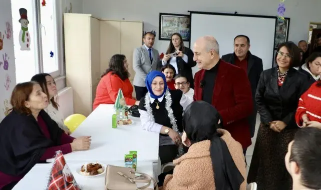 Büyükçekmece'de engelli öğrenciler yeni yıla ağaç dikerek girdi