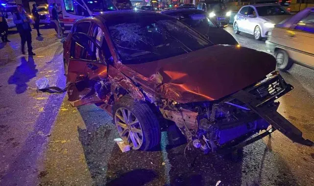 Üsküdar'da 3 araçlı zincirleme kaza: 5 yaralı