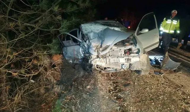 Çanakkale'de iki araç kafa kafaya çarpıştı: 1 ölü, 3 yaralı