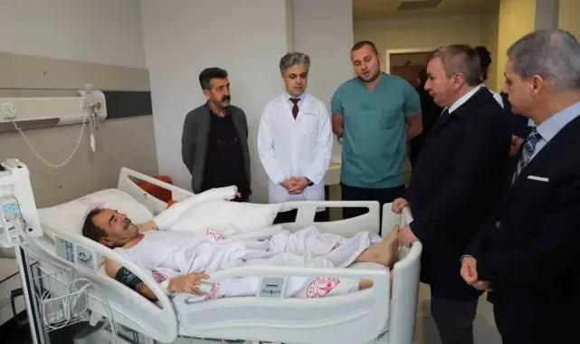Vali Aydoğdu, otobüs kazasında yaralananları hastanede ziyaret etti