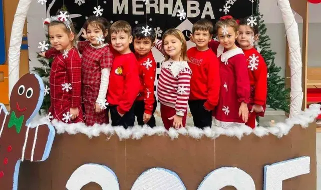 Efeler Belediyesi'nin miniklerinden erken yılbaşı coşkusu
