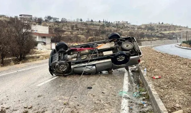 Besni'de kamyonet takla attı: 1 yaralı