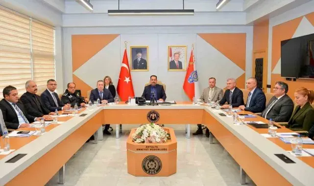 Polisten yılbaşı tedbirleri ve yılsonu değerlendirme toplantısı