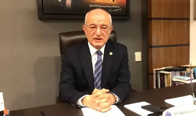 CHP'li Ali Fazıl Kasap, Saadet Partisi'nden istifa ederek yeniden partisine döndü