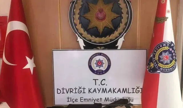 Cephaneliği andıran evde çok sayıda silah ele geçirildi
