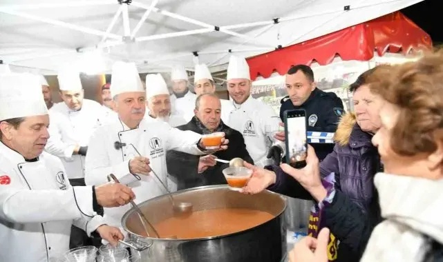 Başkan Balaban 100. Yıl Meydanında vatandaşlarla buluştu