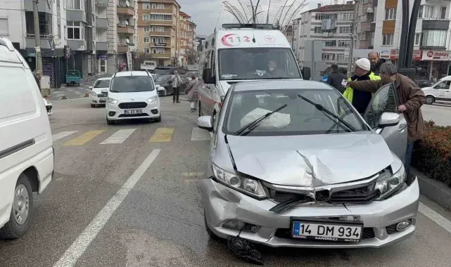 Dönel kavşakta ciple otomobil çarpıştı: 1 yaralı