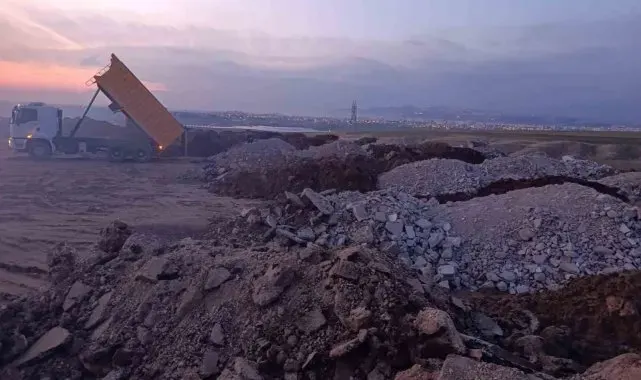 Adıyaman'da dört ayda 293 bin ton hafriyat kent dışına taşındı